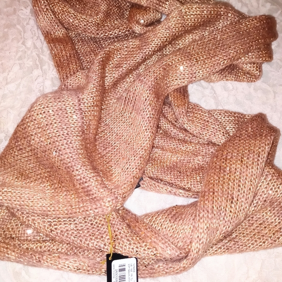 BEBE. Infinity Scarf golden shimmer versatile cozy winter - Picture 3 of 3